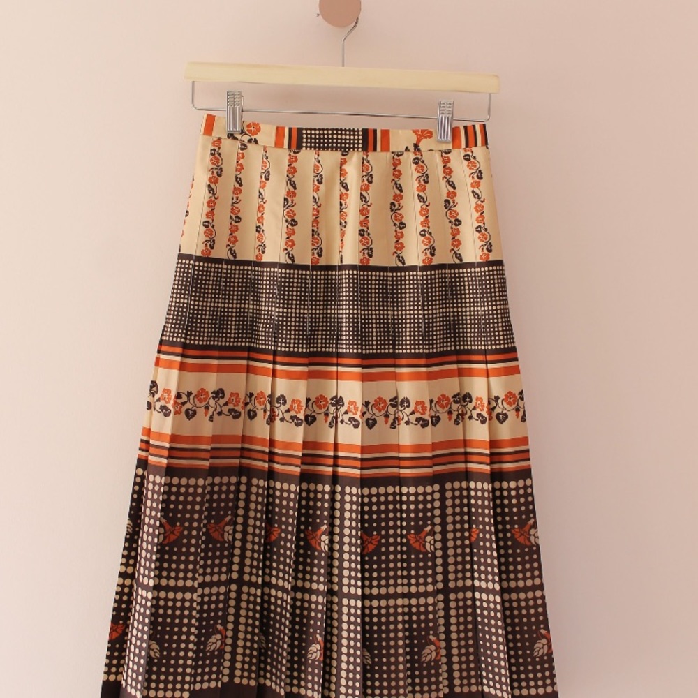 70s Vintage Floral Patterned Pleated Midi Skirt - Picture 3 of 6